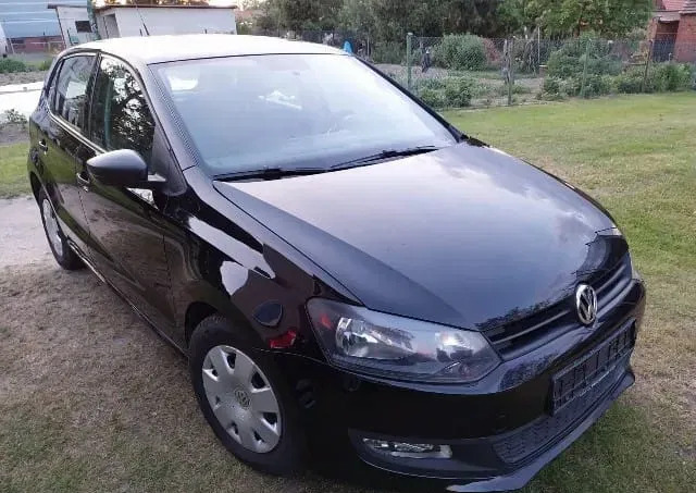 Volkswagen Polo cena 17200 przebieg: 175000, rok produkcji 2010 z Zielonka małe 172